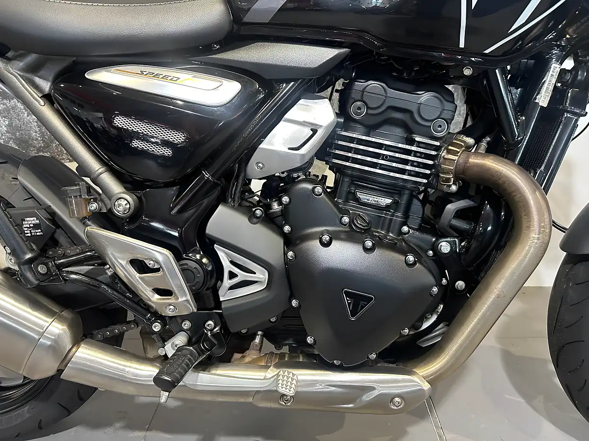 Used 2025 Triumph Speed 400 Black Metallic - Interior and Exterior details 9