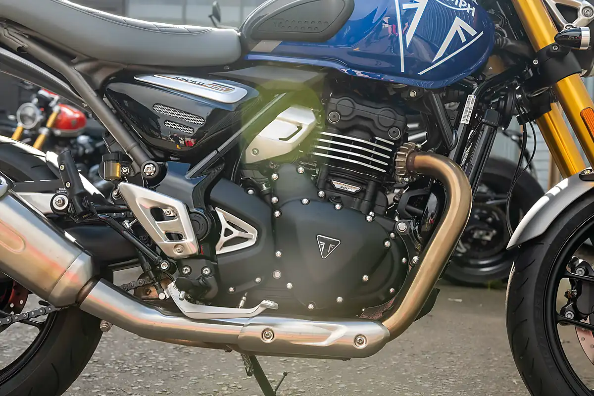 Used 2025 Triumph Speed 400 Caspian Blue / Storm Grey - Interior and Exterior details 12