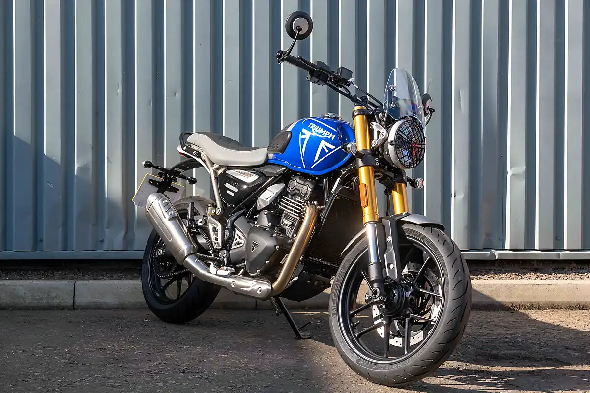 Used 2025 Triumph Speed 400 Caspian Blue / Storm Grey - Interior and Exterior details 2