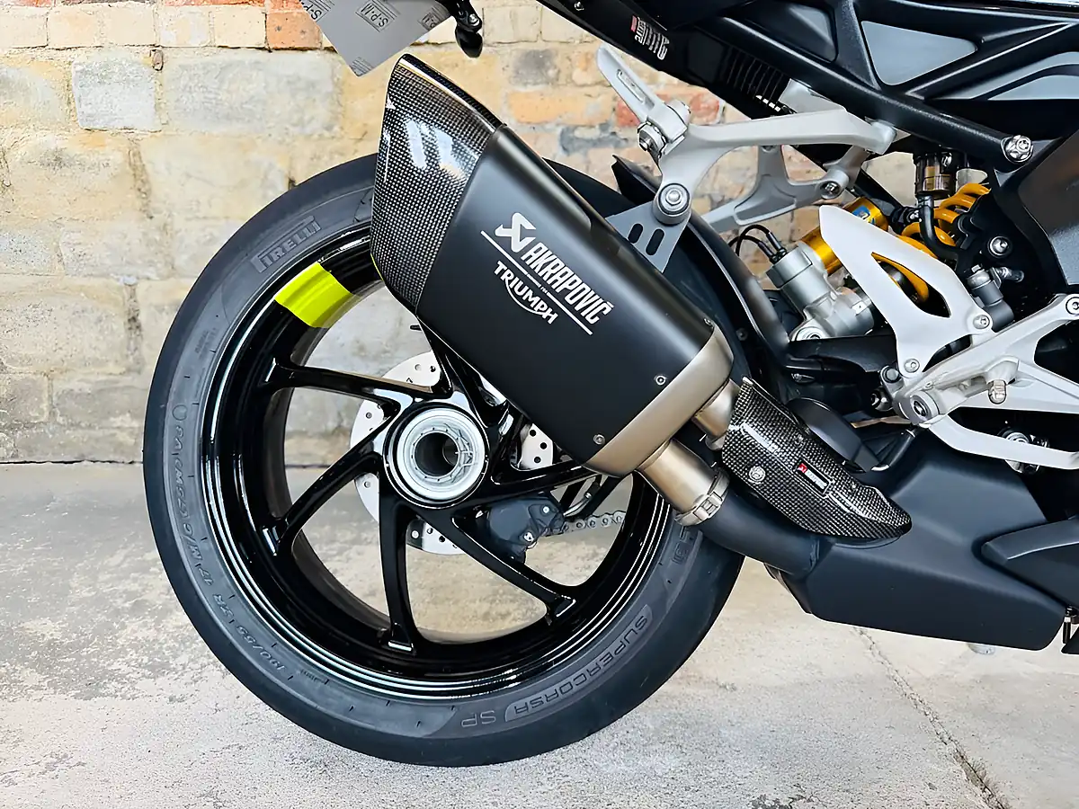 Used 2025 Triumph Speed Triple 1200 Rx Yellow - Interior and Exterior details 10