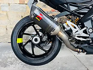 Used 2025 Triumph Speed Triple 1200 Rx Yellow - Interior and Exterior details 10