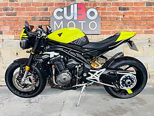 Used 2025 Triumph Speed Triple 1200 Rx Yellow - Interior and Exterior details 11