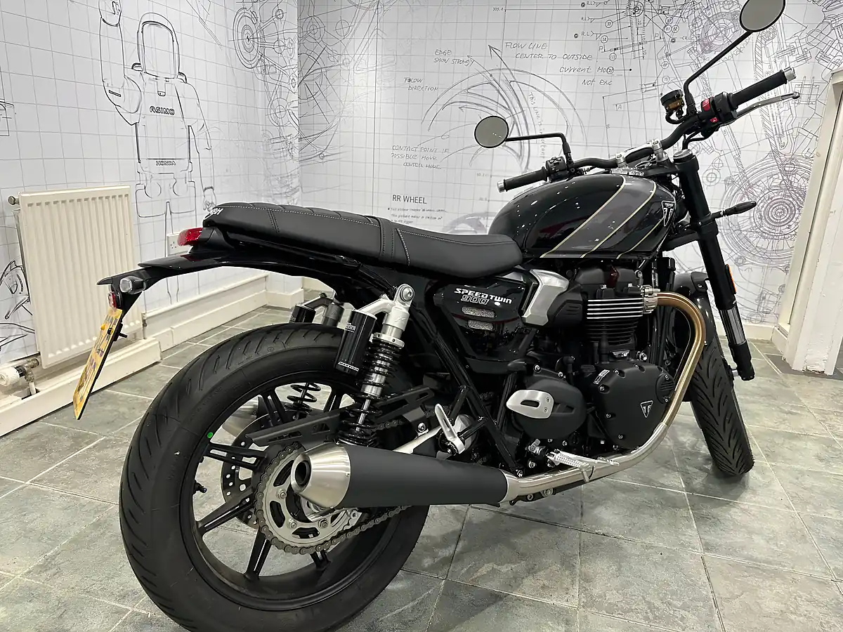 Used 2025 Triumph Speed Twin 900 Black - Interior and Exterior details 3