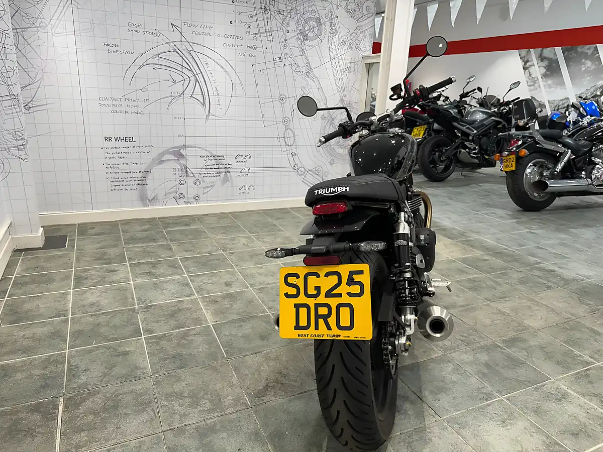 Used 2025 Triumph Speed Twin 900 Black - Interior and Exterior details 4