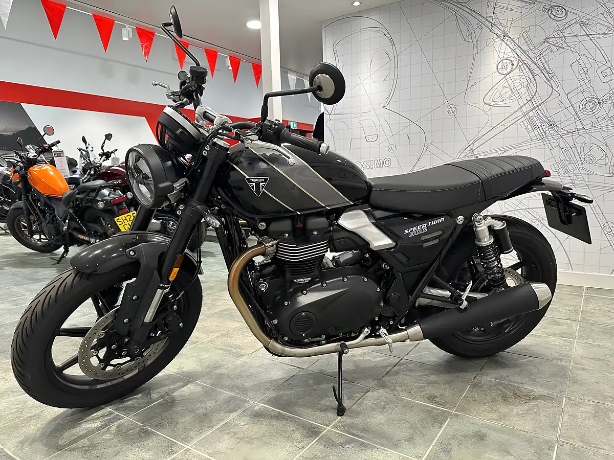 Used 2025 Triumph Speed Twin 900 Black - Interior and Exterior details 5