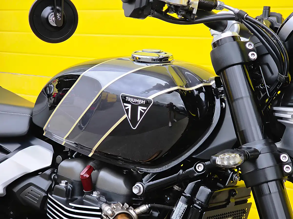 Used 2025 Triumph Speed Twin Black - Interior and Exterior details 11