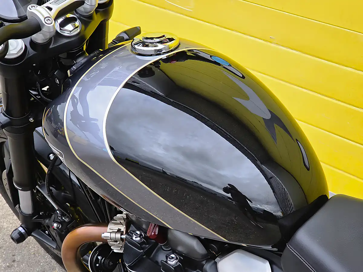 Used 2025 Triumph Speed Twin Black - Interior and Exterior details 18