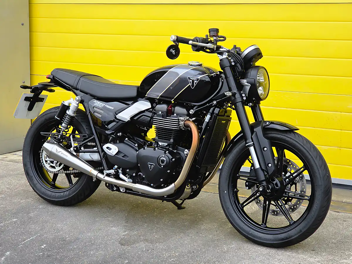 Used 2025 Triumph Speed Twin Black - Interior and Exterior details 2