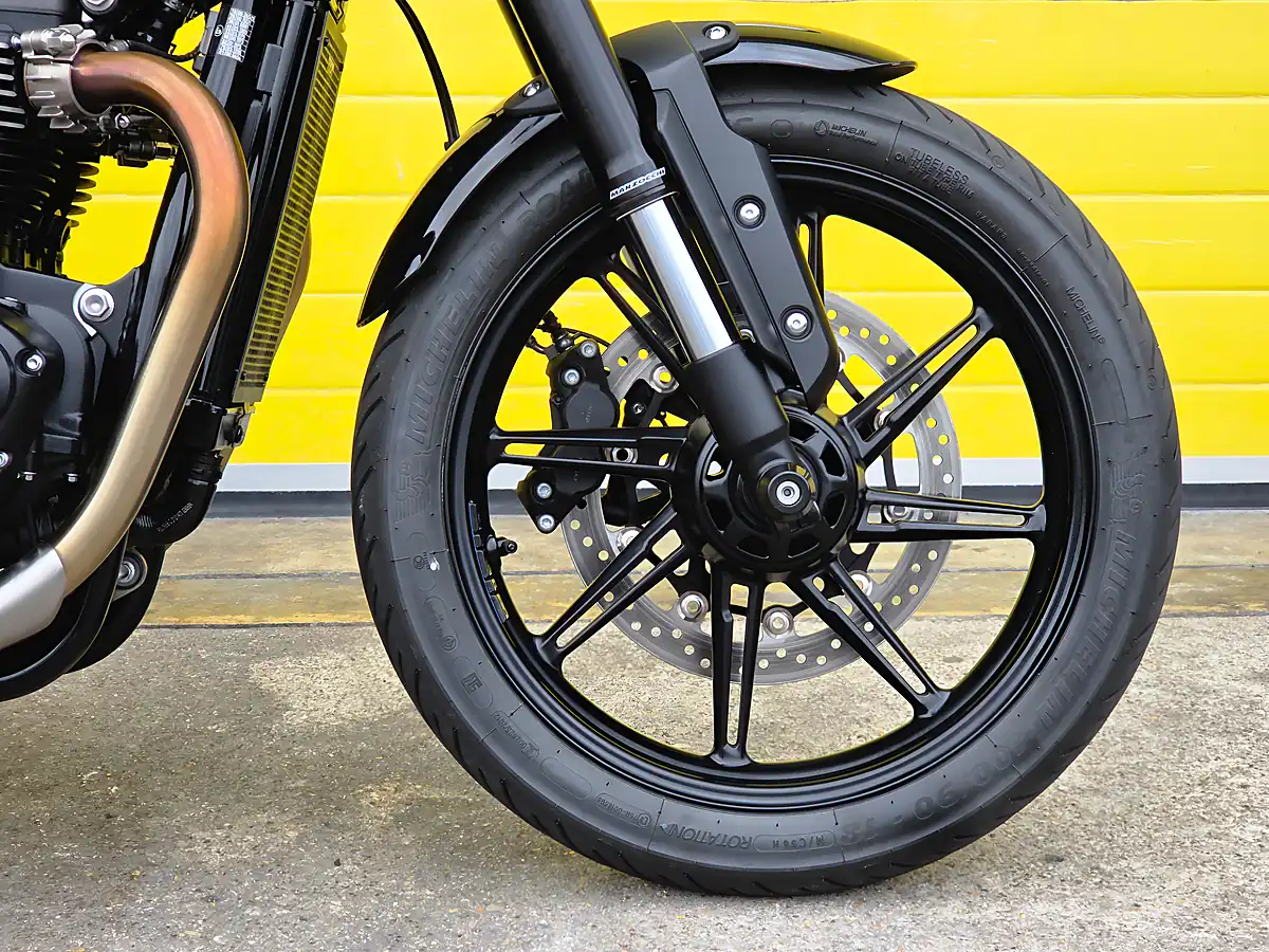 Used 2025 Triumph Speed Twin Black - Interior and Exterior details 8
