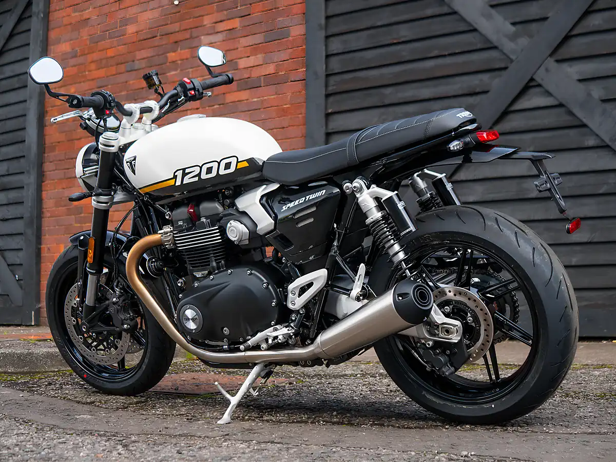 Used 2025 Triumph Speed Twin Crystal White / Sapphire Black - Interior and Exterior details 15