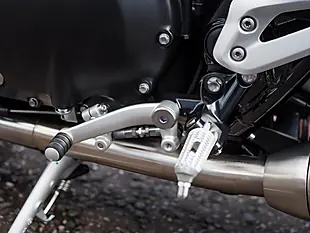 Used 2025 Triumph Speed Twin Crystal White / Sapphire Black - Interior and Exterior details 18