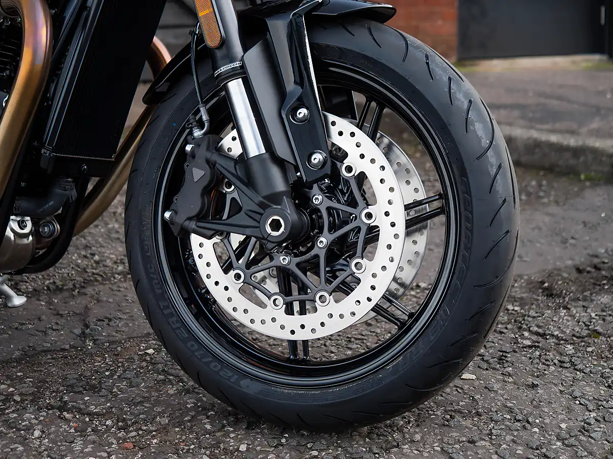 Used 2025 Triumph Speed Twin Crystal White / Sapphire Black - Interior and Exterior details 3
