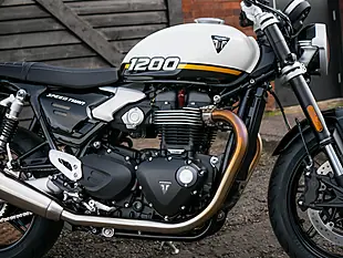 Used 2025 Triumph Speed Twin Crystal White / Sapphire Black - Interior and Exterior details 7