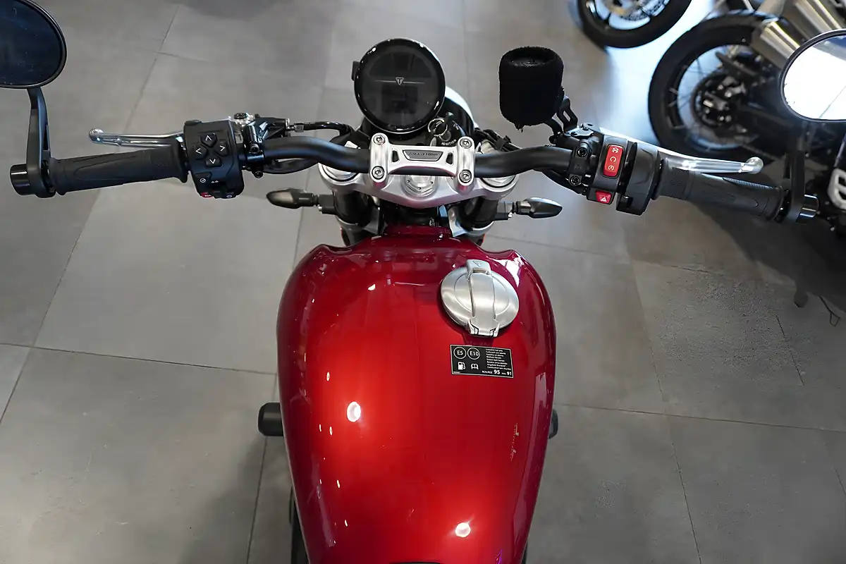 Used 2025 Triumph Speed Twin Red Metallic - Interior and Exterior details 7