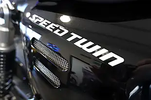Used 2025 Triumph Speed Twin Red Metallic - Interior and Exterior details 8