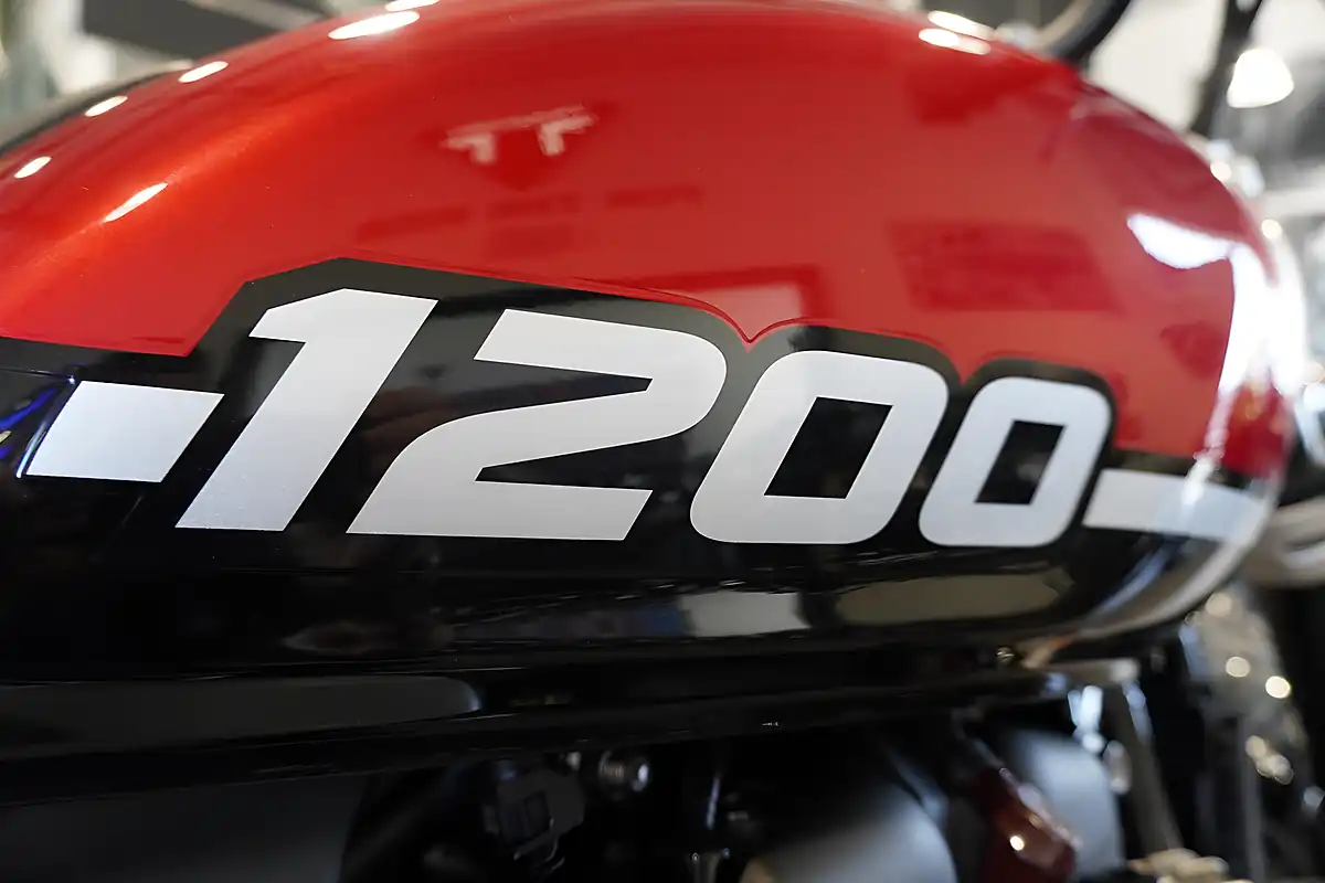 Used 2025 Triumph Speed Twin Red Metallic - Interior and Exterior details 9