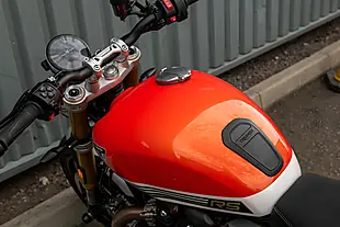 Used 2025 Triumph Speed Twin RS Baja Orange / Sapphire Black - Interior and Exterior details 14