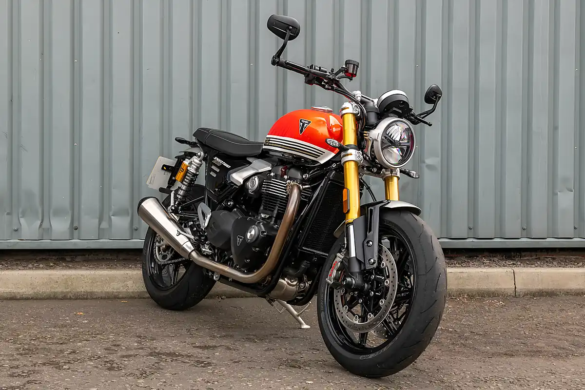 Used 2025 Triumph Speed Twin RS Baja Orange / Sapphire Black - Interior and Exterior details 2