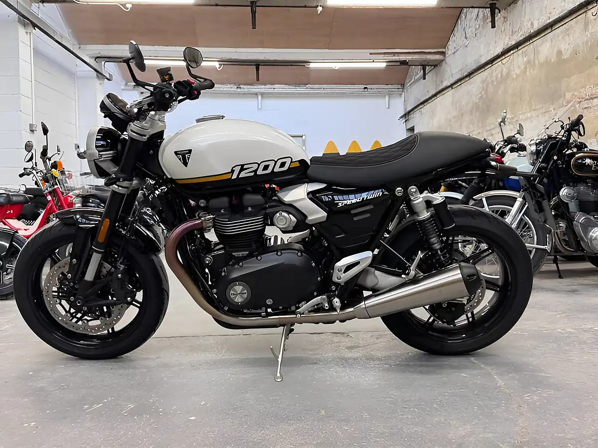 Used 2025 Triumph Speed Twin X-Ring - Interior and Exterior details 5