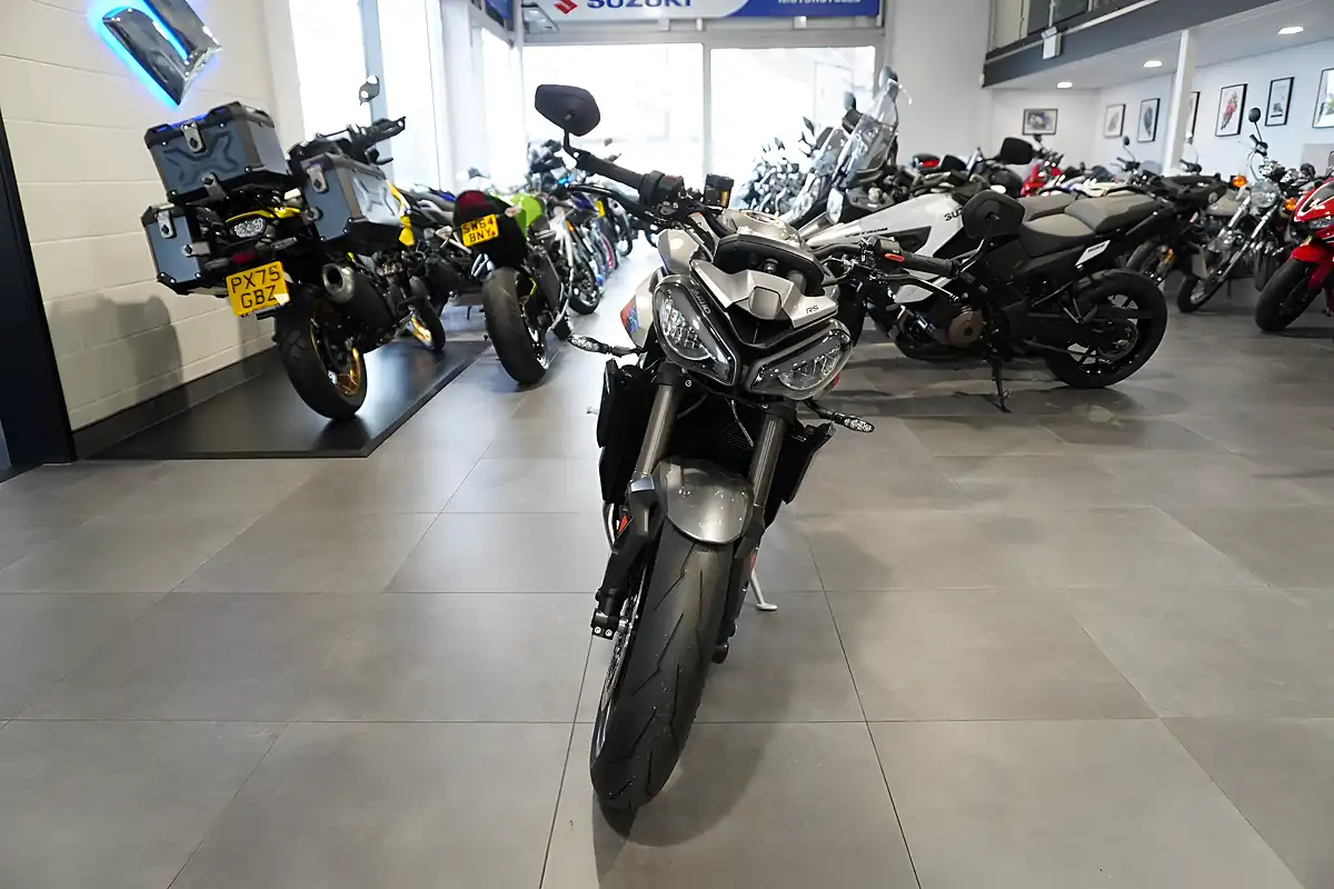 Used 2025 Triumph Street Triple 765 RS Silver Ice - Interior and Exterior details 3