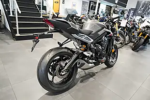 Used 2025 Triumph Street Triple 765 RS Silver Ice - Interior and Exterior details 5