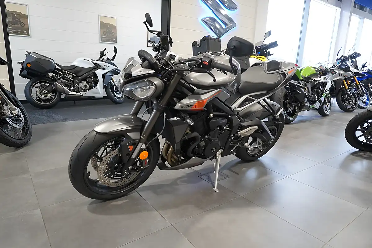 Used 2025 Triumph Street Triple 765 RS Silver Ice - Interior and Exterior details 6