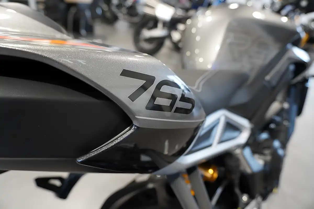 Used 2025 Triumph Street Triple 765 RS Silver Ice - Interior and Exterior details 9