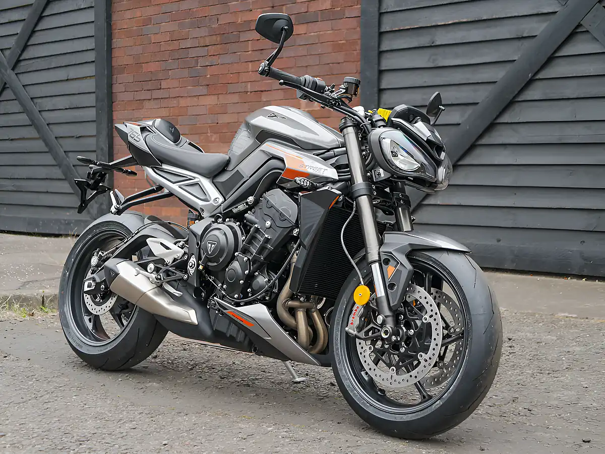 Used 2025 Triumph Street Triple 765 RS Silver Ice - Interior and Exterior details 7