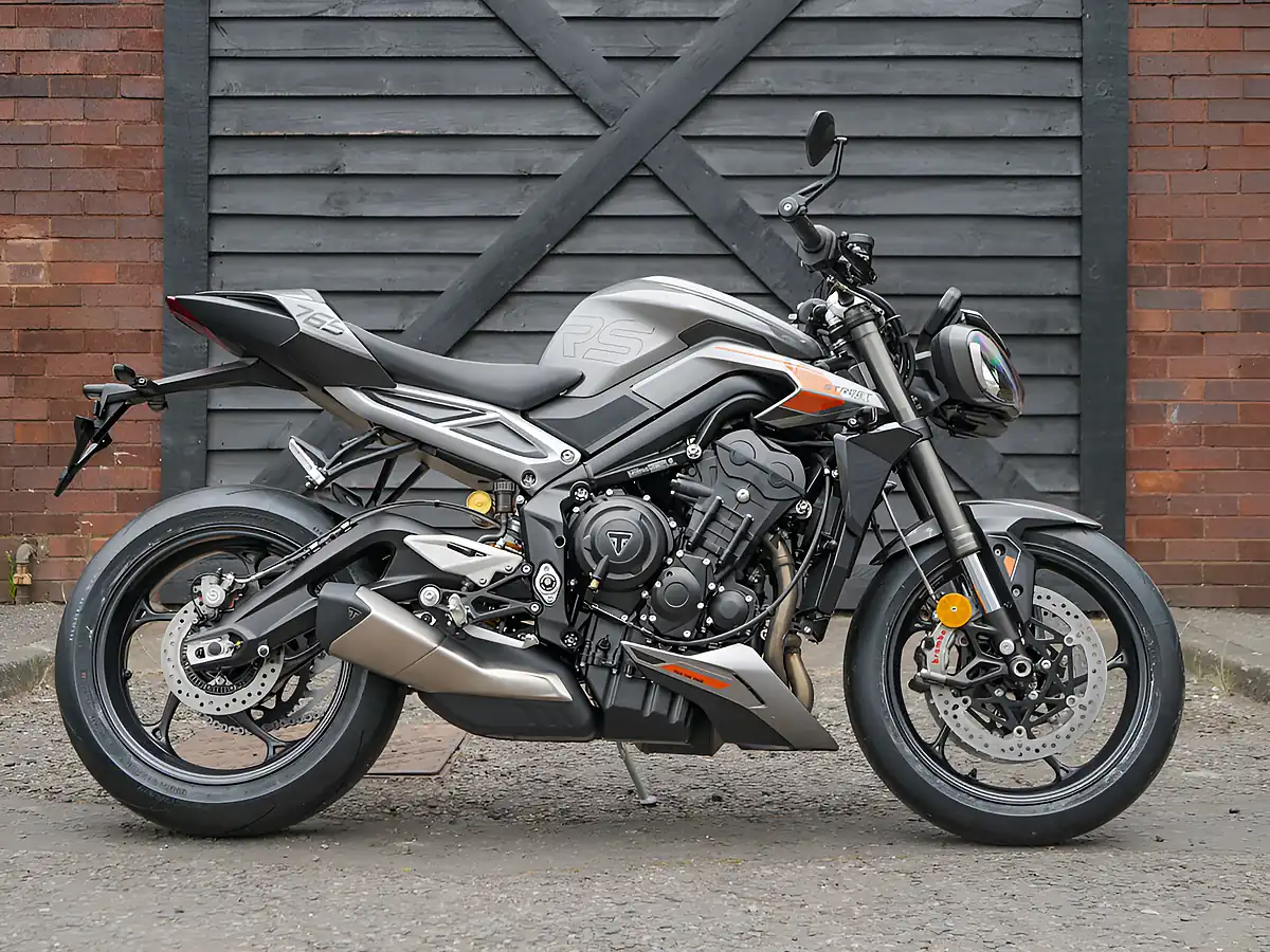 Used 2025 Triumph Street Triple 765 RS Silver Ice - Interior and Exterior details 9