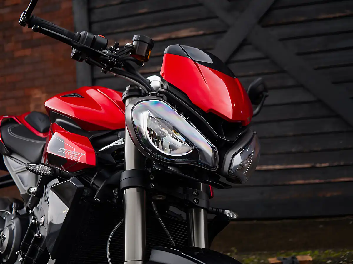 Used 2025 Triumph Street Triple RS Carnival Red - Interior and Exterior details 6