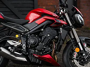 Used 2025 Triumph Street Triple RS Carnival Red - Interior and Exterior details 7