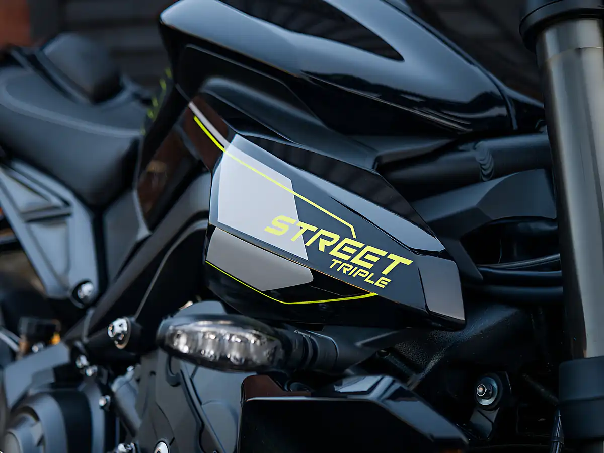 Used 2025 Triumph Street Triple RS Phantom Black - Interior and Exterior details 9