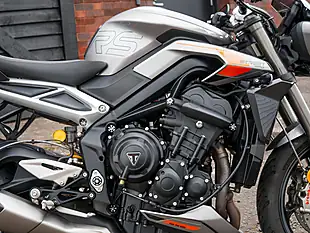 Used 2025 Triumph Street Triple RS Silver Ice - Interior and Exterior details 10