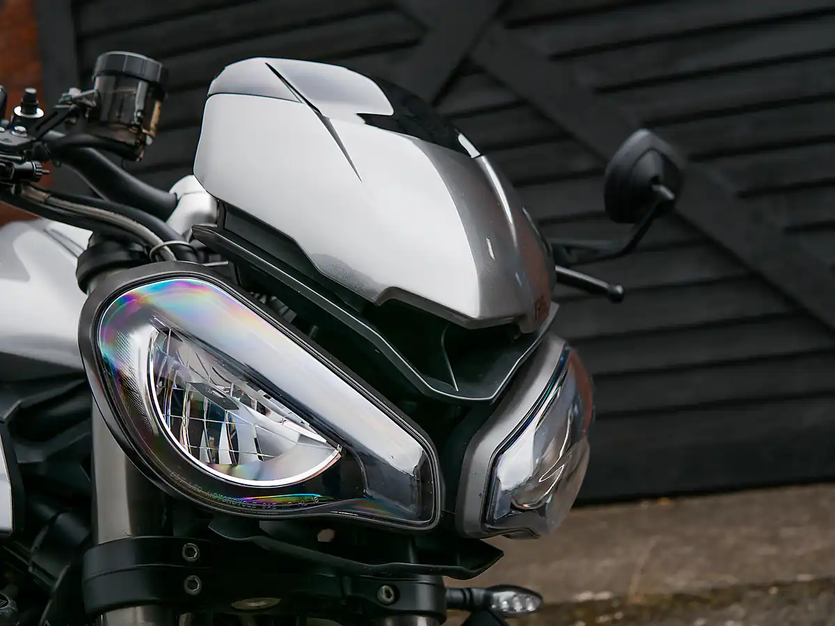 Used 2025 Triumph Street Triple RS Silver Ice - Interior and Exterior details 9