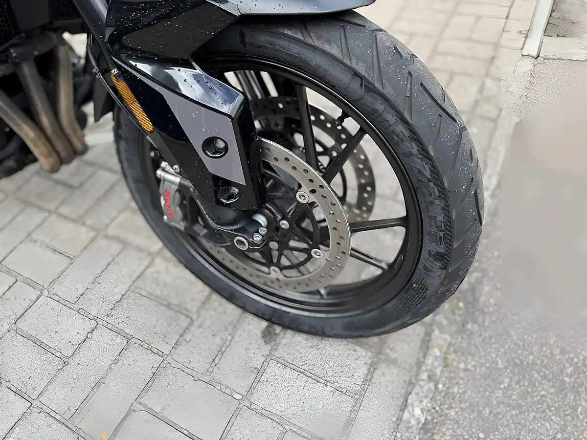 Used 2025 Triumph Tiger 900 GT Grey/Black - Interior and Exterior details 16