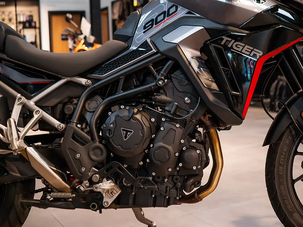 Used 2025 Triumph Tiger 900 GT Pro Graphite / Sapphire Black - Interior and Exterior details 8