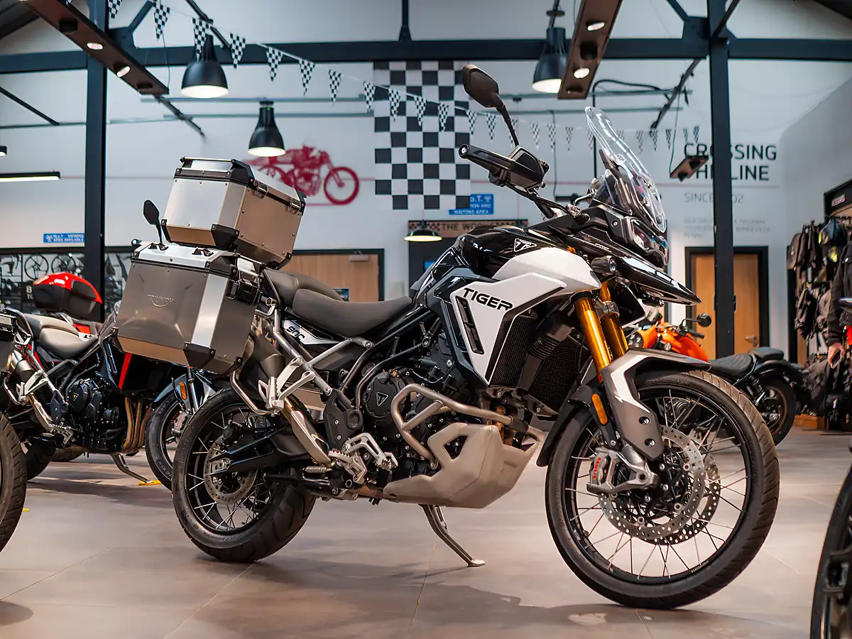 Used 2025 Triumph Tiger 900 Rally Pro Carbon Black / Sapphire Black - Front View