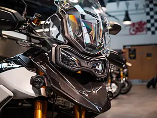 Used 2025 Triumph Tiger 900 Rally Pro Carbon Black / Sapphire Black - Interior and Exterior details 12