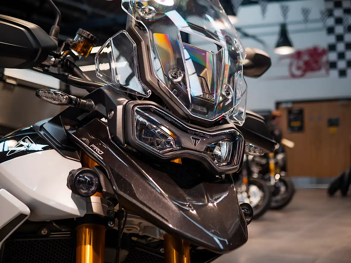 Used 2025 Triumph Tiger 900 Rally Pro Carbon Black / Sapphire Black - Interior and Exterior details 12