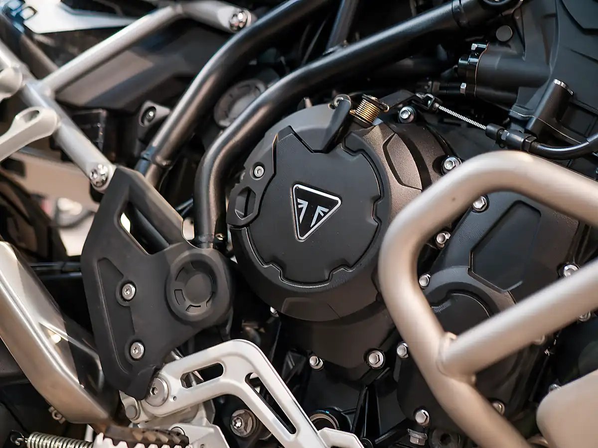 Used 2025 Triumph Tiger 900 Rally Pro Carbon Black / Sapphire Black - Interior and Exterior details 16