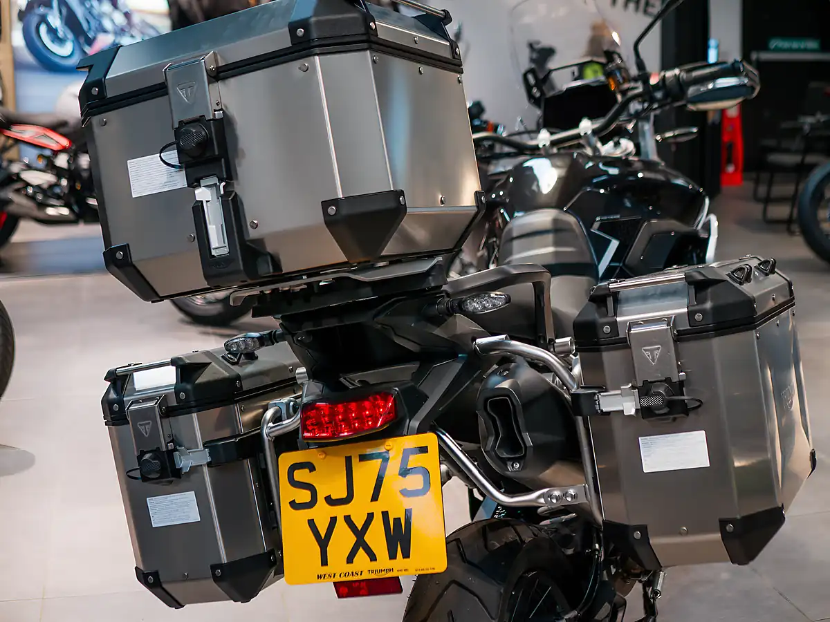 Used 2025 Triumph Tiger 900 Rally Pro Carbon Black / Sapphire Black - Interior and Exterior details 18