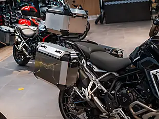 Used 2025 Triumph Tiger 900 Rally Pro Carbon Black / Sapphire Black - Interior and Exterior details 8