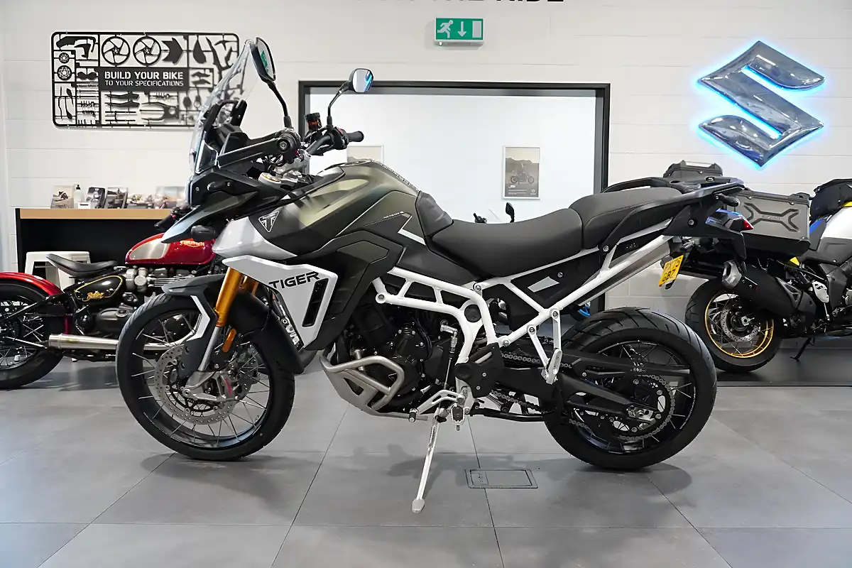 Used 2025 Triumph Tiger 900 Rally Pro Matt Khaki Green - Interior and Exterior details 2