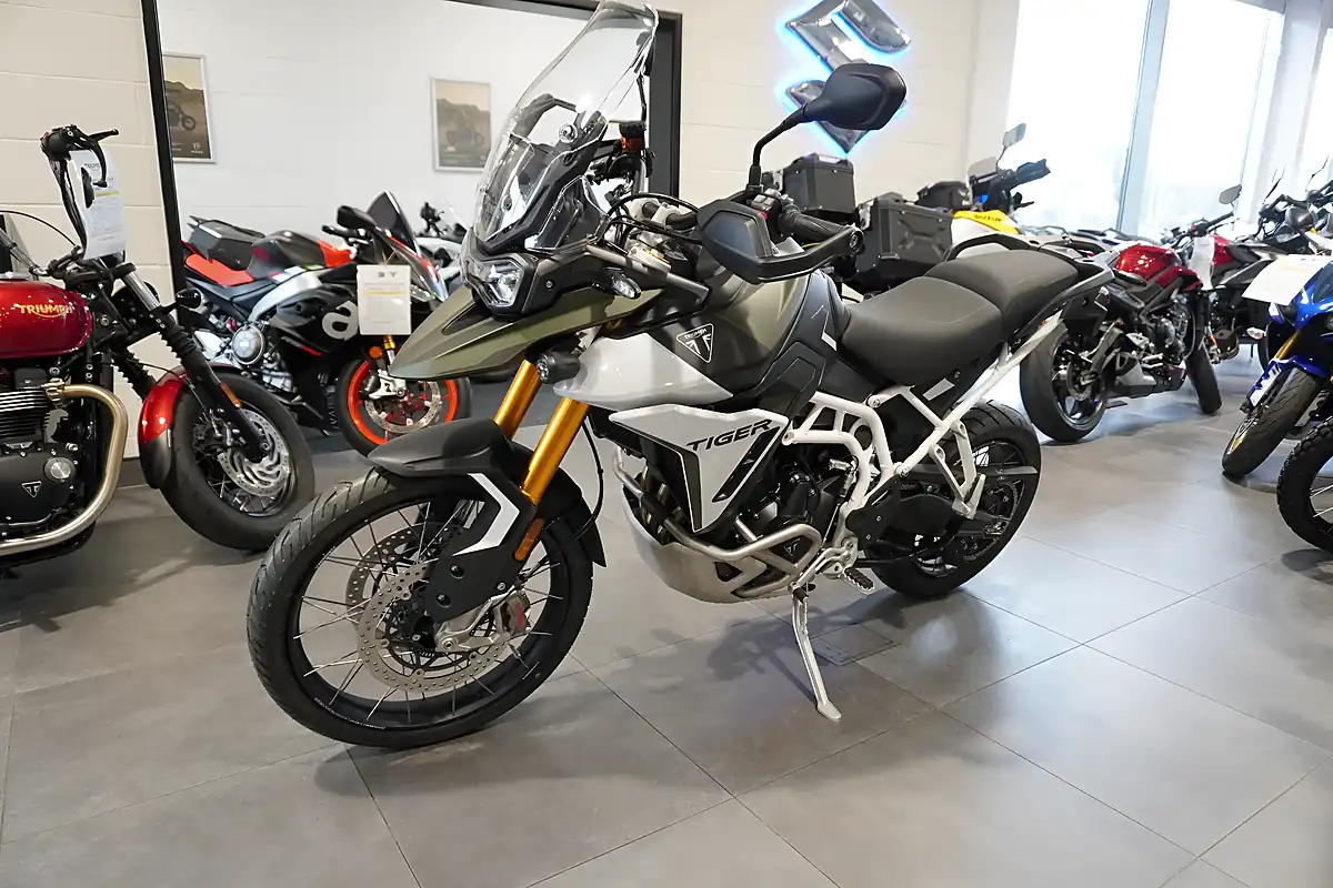 Used 2025 Triumph Tiger 900 Rally Pro Matt Khaki Green - Interior and Exterior details 6