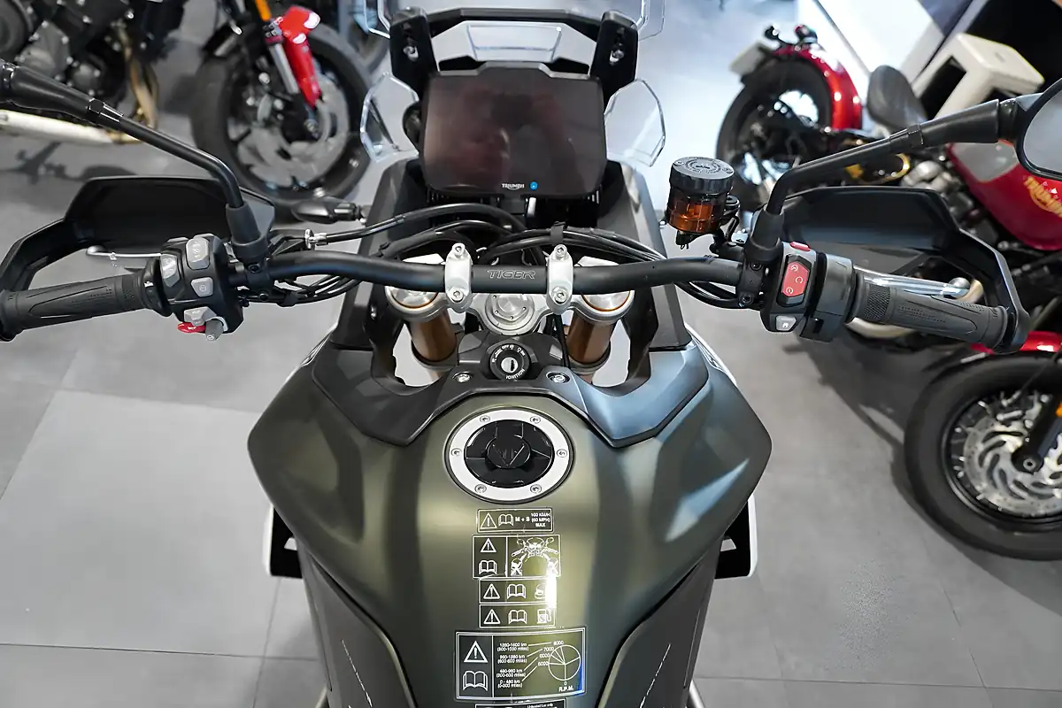 Used 2025 Triumph Tiger 900 Rally Pro Matt Khaki Green - Interior and Exterior details 7