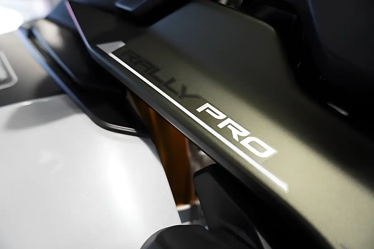 Used 2025 Triumph Tiger 900 Rally Pro Matt Khaki Green - Interior and Exterior details 8