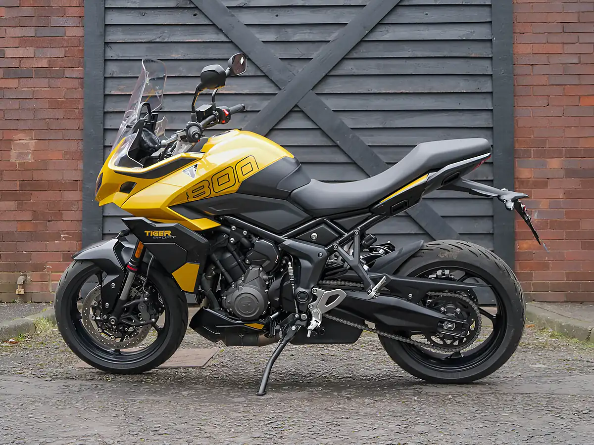 Used 2025 Triumph Tiger Sport 800 Cosmic Yellow - Interior and Exterior details 15