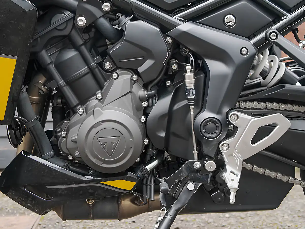 Used 2025 Triumph Tiger Sport 800 Cosmic Yellow - Interior and Exterior details 17