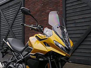 Used 2025 Triumph Tiger Sport 800 Cosmic Yellow - Interior and Exterior details 3