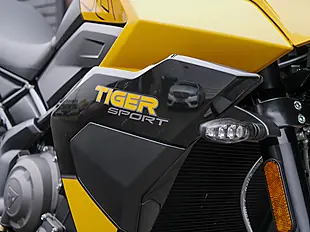 Used 2025 Triumph Tiger Sport 800 Cosmic Yellow - Interior and Exterior details 7